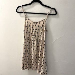 Lovely 90s style spring dress. Super flattering!